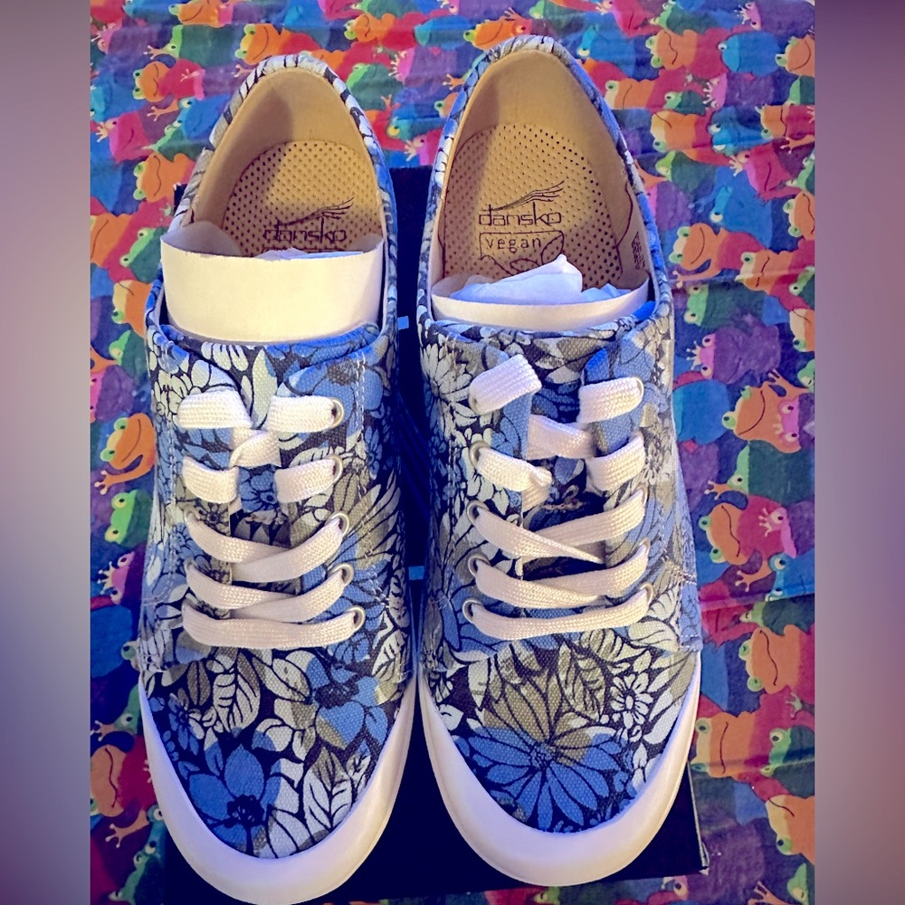 Dansko Blue Hawaii Veda Sneakers/Oxfords Size 39 EU/8.5 Brand new.